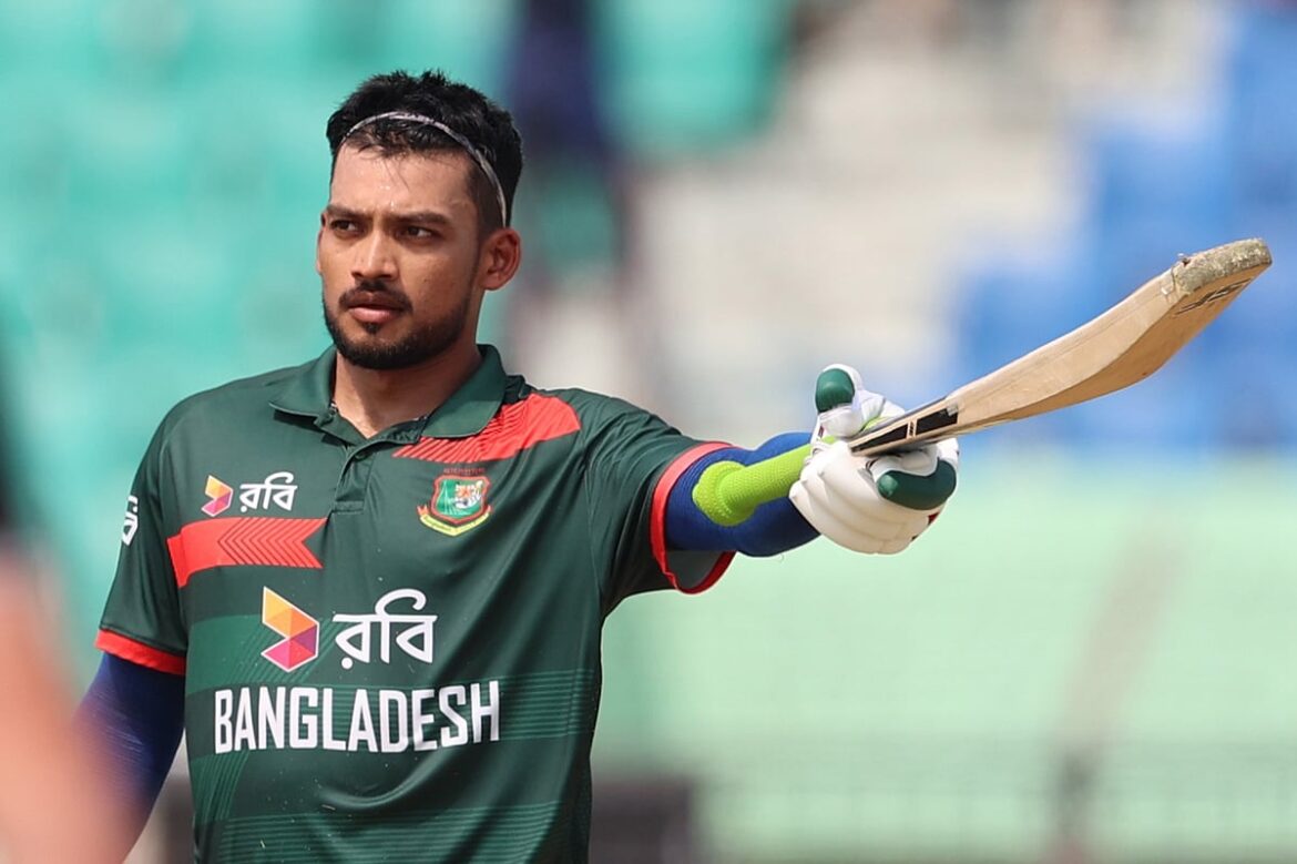 সেঞ্চুরি করলেন নাজমুল